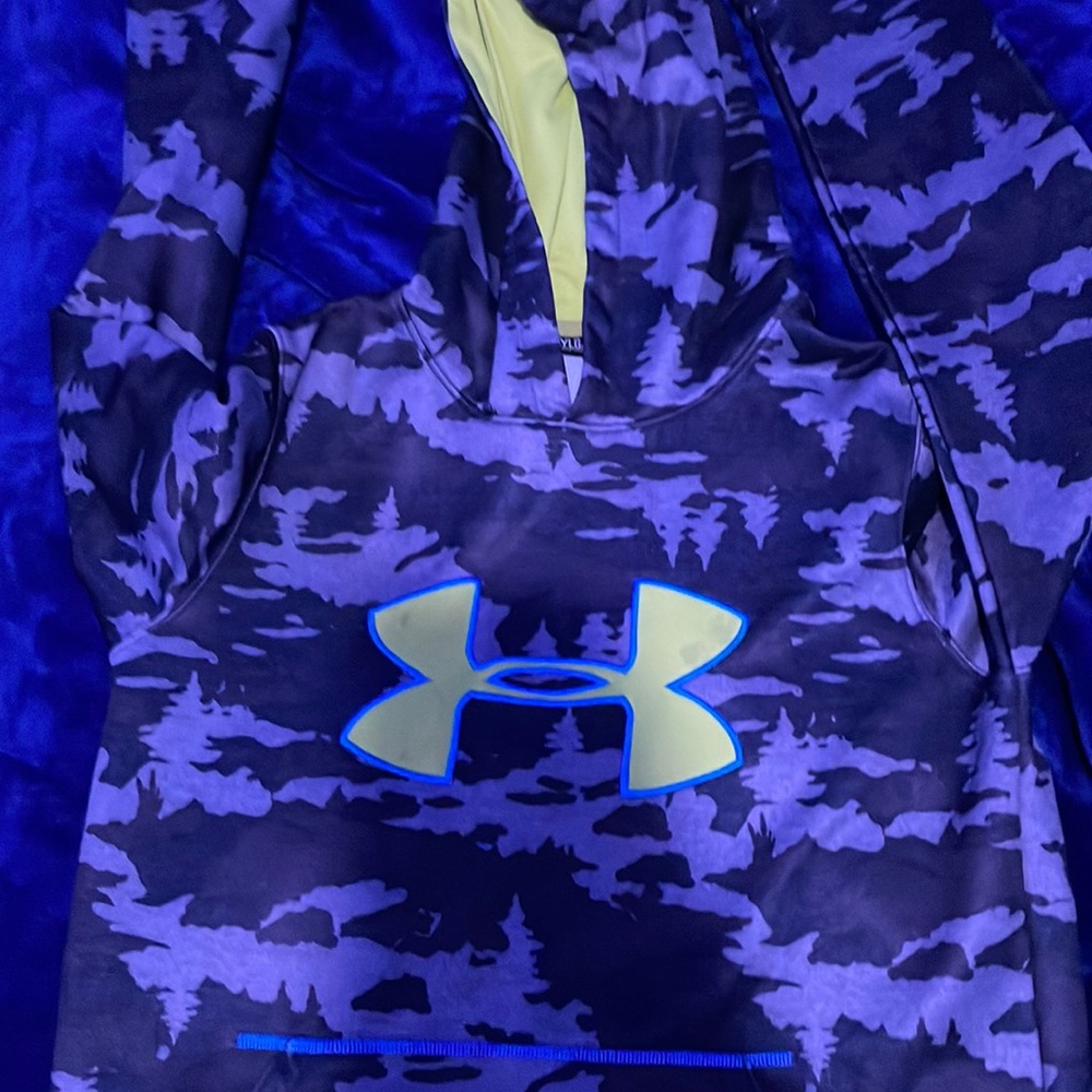 Under armor Camo hoodie large boys